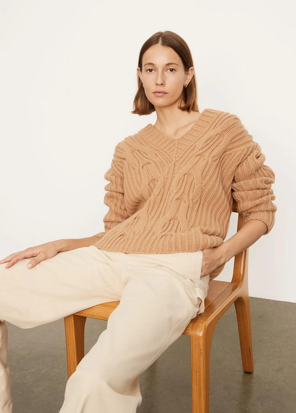 Cable Front V-Neck in Dune