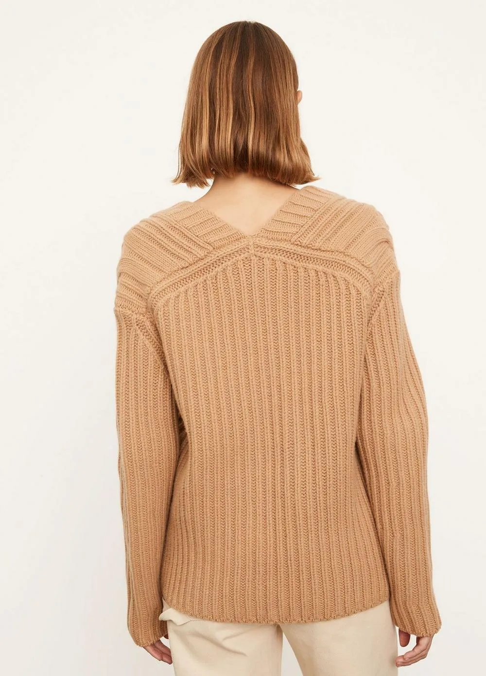 Cable Front V-Neck in Dune