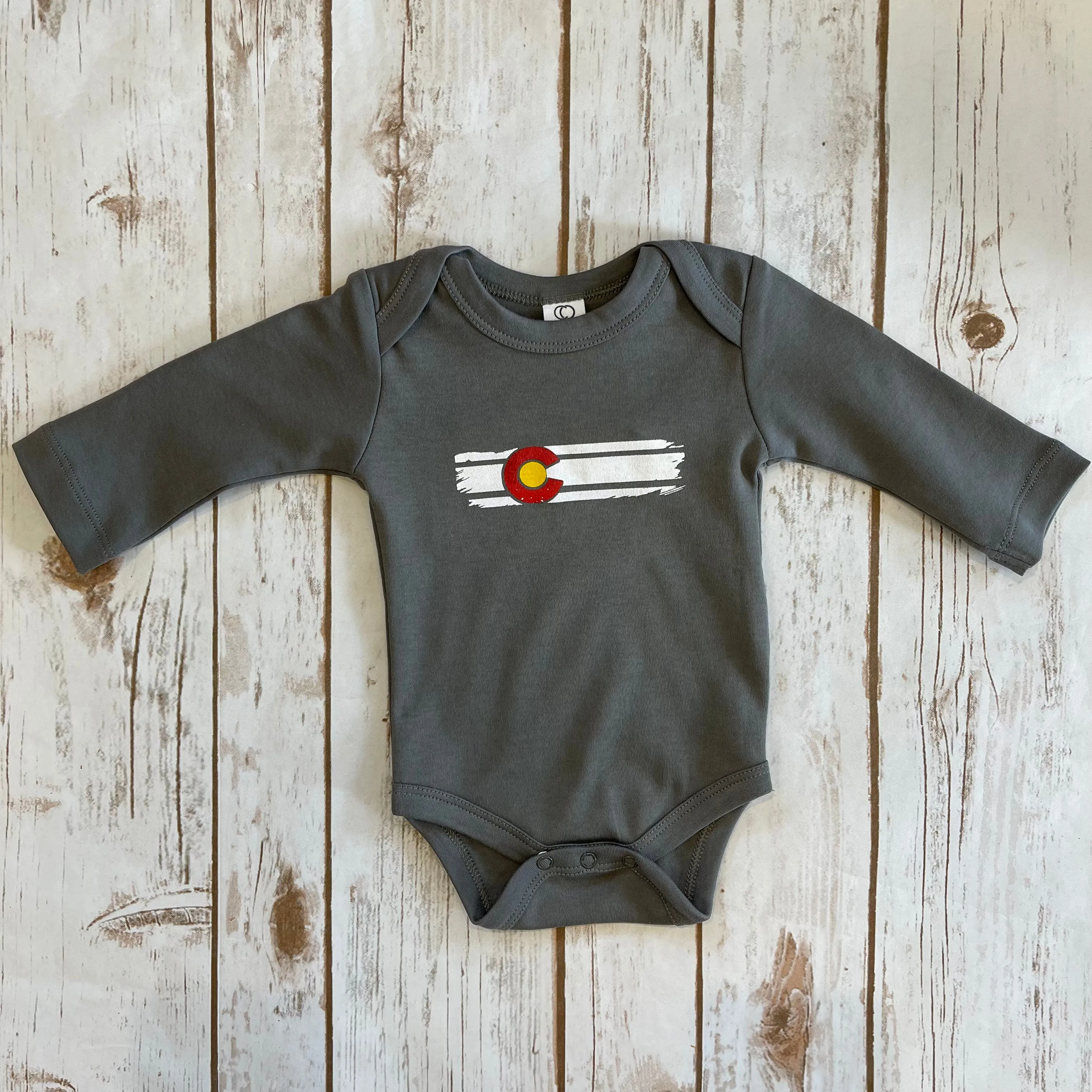 Colorado Baby - Flag Onesie - Pewter Long Sleeve