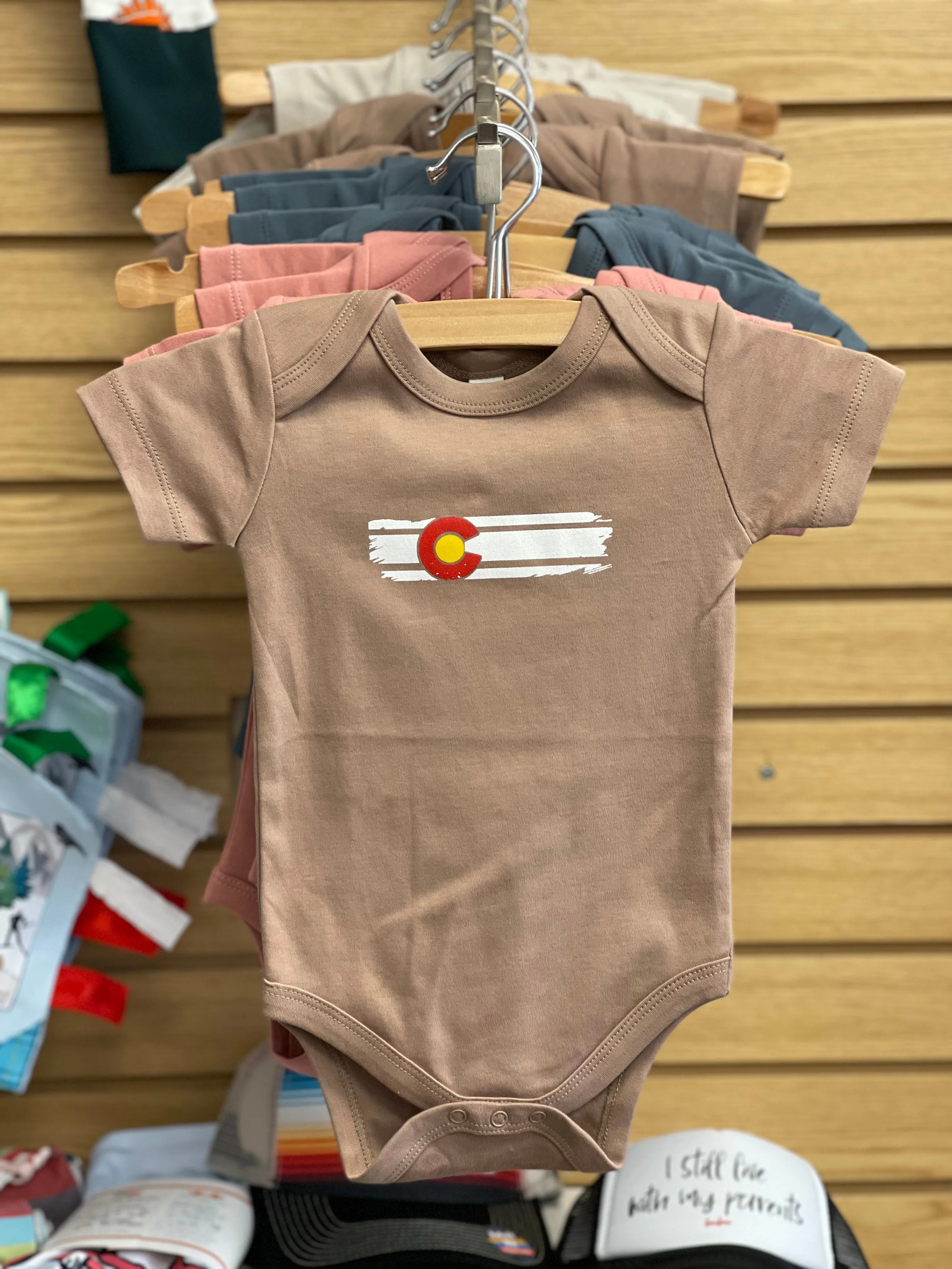 Colorado Baby - Flag Onesie - Truffle Short Sleeve