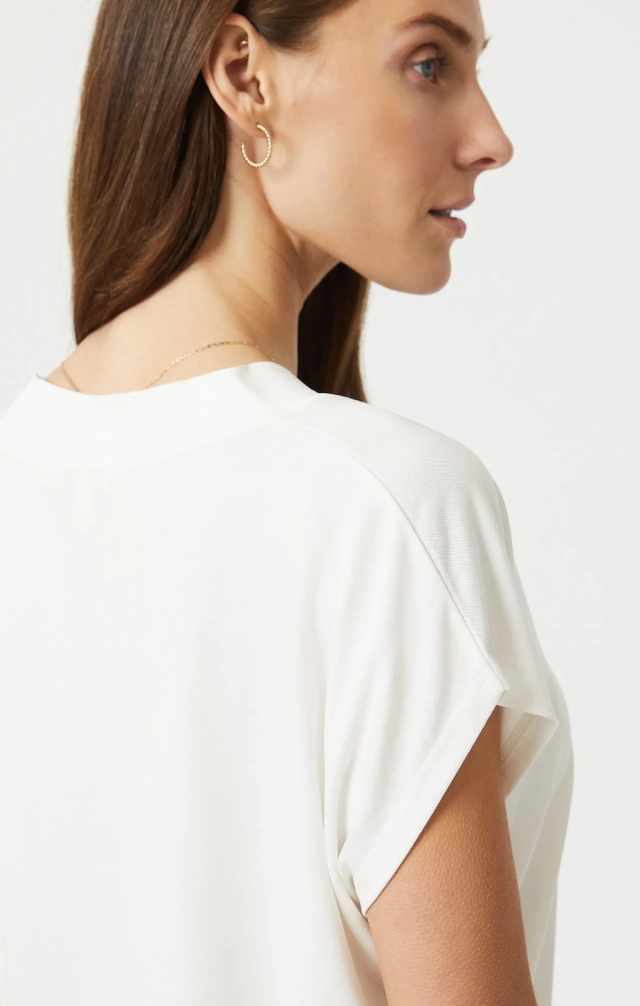 V-NECK SHIRT IN ANTIQUE WHITE