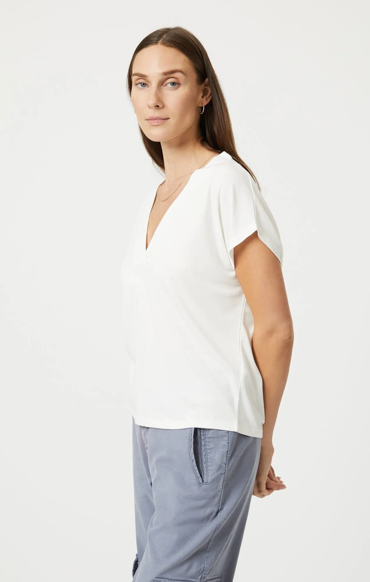 V-NECK SHIRT IN ANTIQUE WHITE