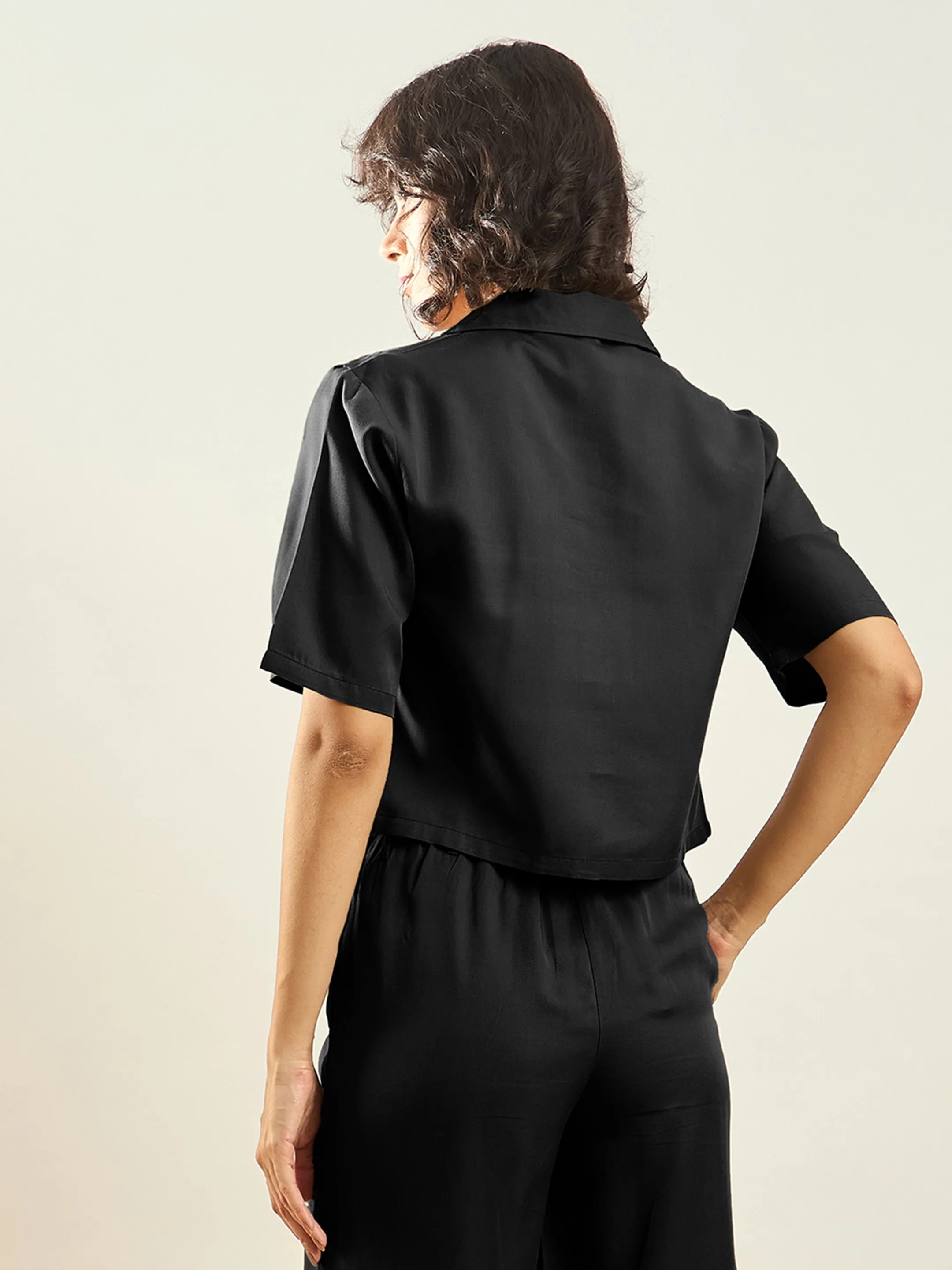 Women Black Tencel Notch Collar Crop Shirt